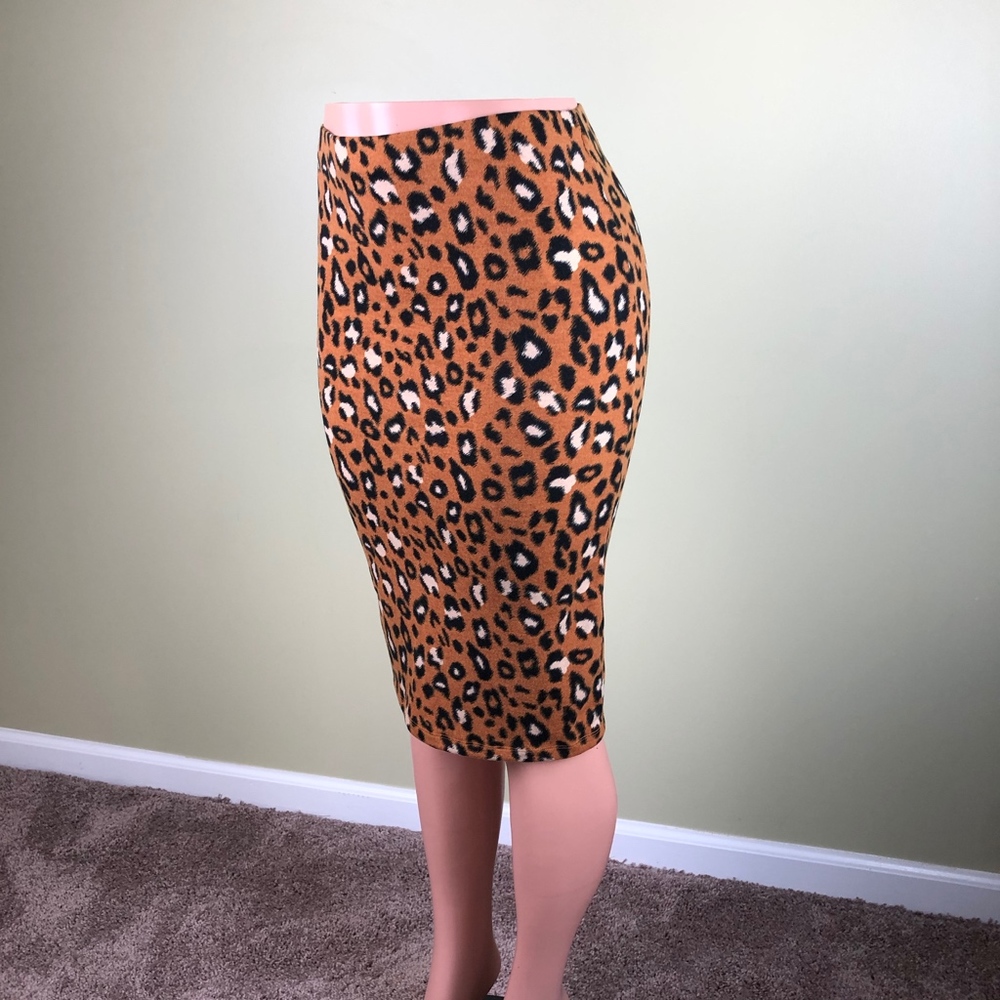 Leopard Print Knee Length Skirt Size Small